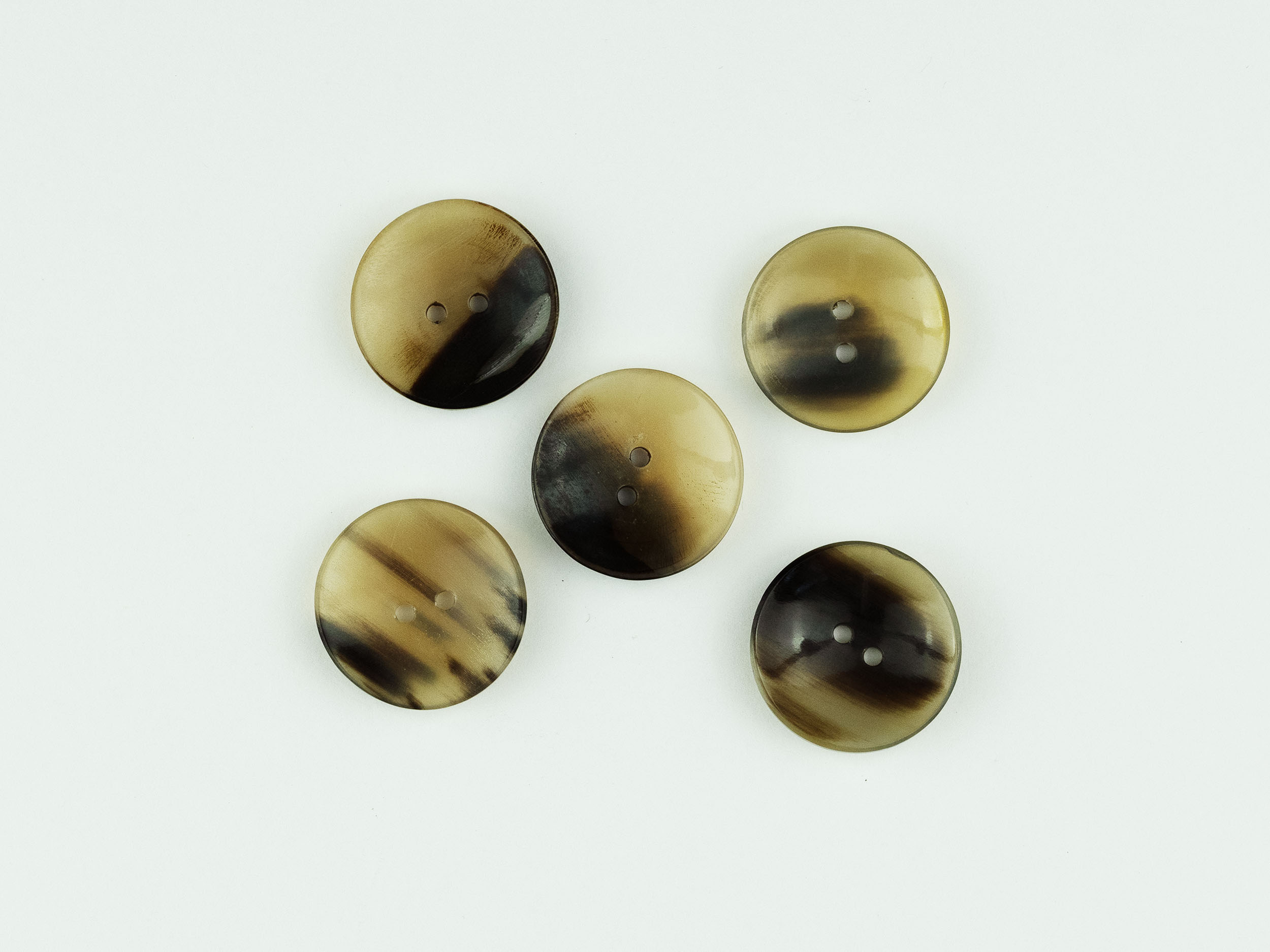 25mm Pale horn bowl shaped buttons